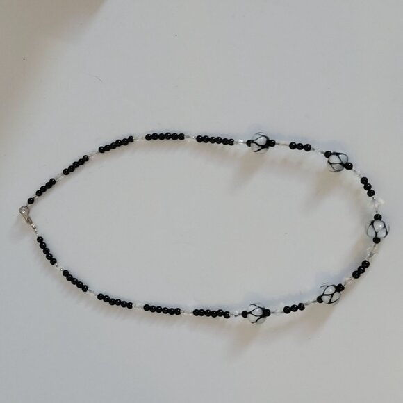 Vintage Black & White Glass Beaded Necklace With silver Clasp - Picture 2 of 4